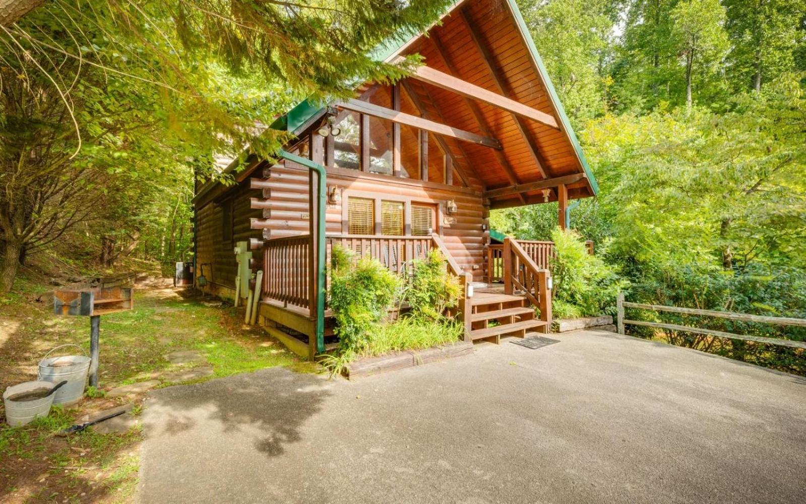 Hugs N Kisses Pool Table Hot Tub Pool Table Community Pool Close To Downtown Gatlinburg Buitenkant foto