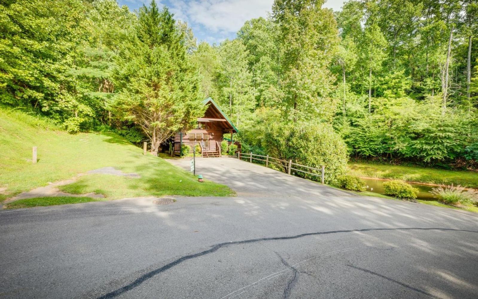 Hugs N Kisses Pool Table Hot Tub Pool Table Community Pool Close To Downtown Gatlinburg Buitenkant foto
