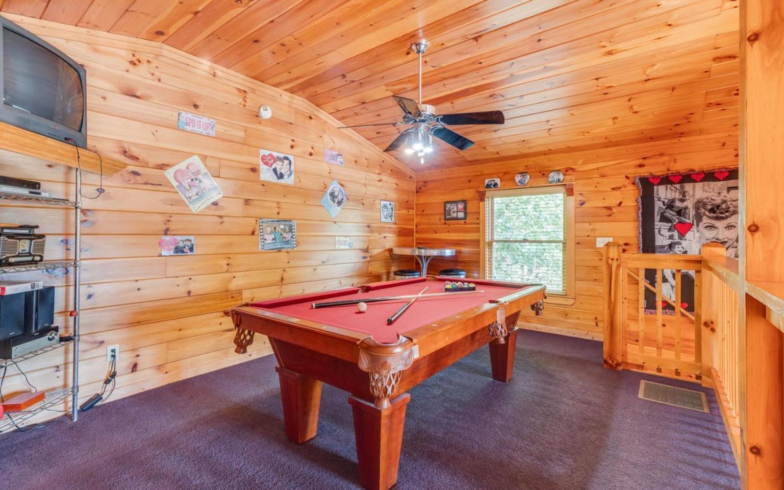 Hugs N Kisses Pool Table Hot Tub Pool Table Community Pool Close To Downtown Gatlinburg Buitenkant foto